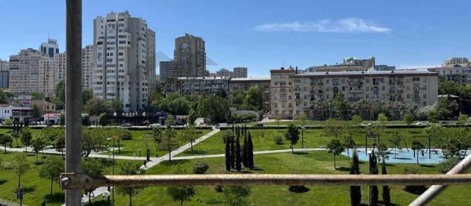 Qış parkının yanında dəniz mənzərəli 4 otaqlı mənzil satılır/220 kv.m. - 3