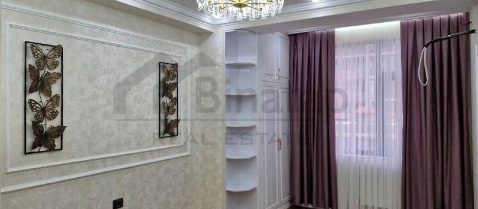 Şərq bazarı və 28 May m/s yaxın 3 otaqlı mənzil satılır/114 kv.m. - 2