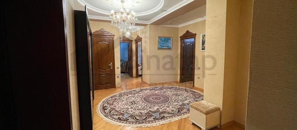 Həsən Əliyev küçəsi (İnqlab), 8 Noyabr m/s yaxın 3 otaqlı mənzil satılır/130 kv.m. - 9
