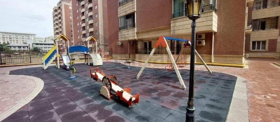 Səməd Vurğun küçəsi, Zabitlər parkının yanında 4 otaqlı mənzil satılır/169 kv.m. - 12