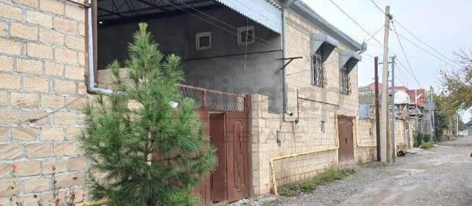 Bərdə şəhərinin mərkəzində həyət evi satılır..!