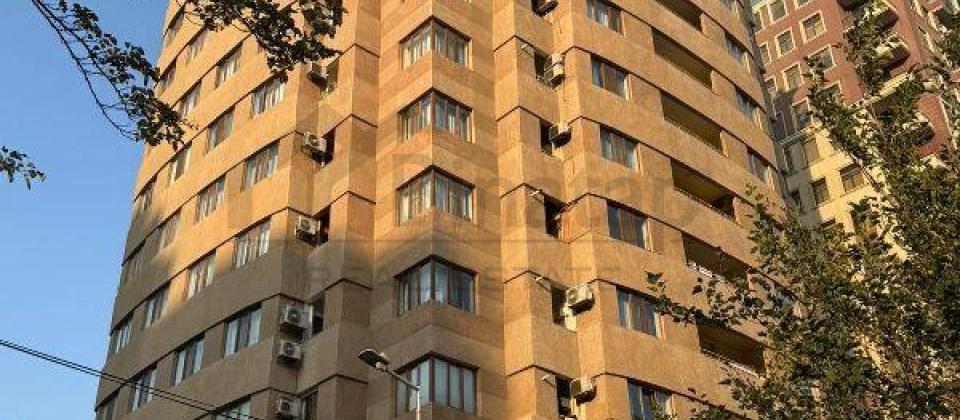 Həsən Əliyev (İnqlab), 1№li Asan xidmətin yanında 3 otaqlı mənzil satılır/154 kv.m.