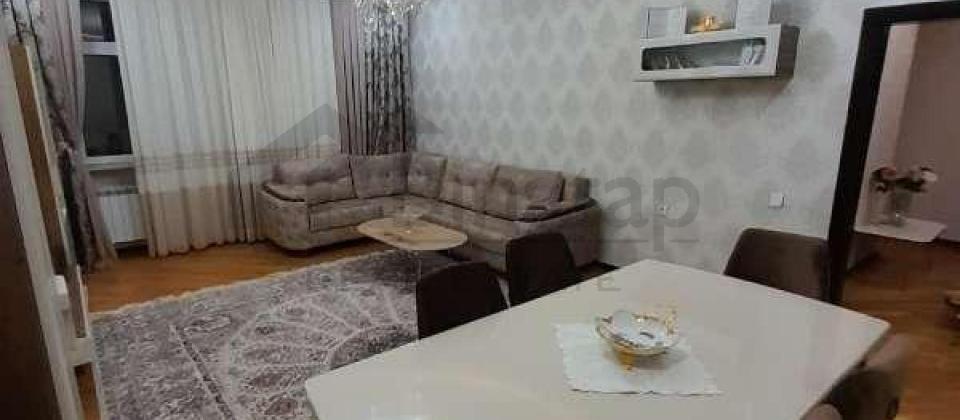 Yasamal parkının yanı, Elmlər Akademiyası m/s yaxın 3 otaqlı mənzil satılır/130 kv.m. - 2