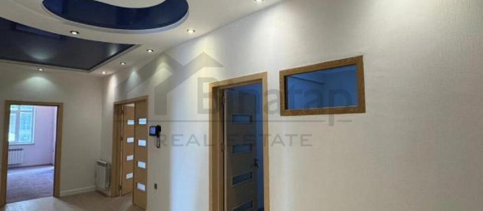 8 Noyabr m/s və Lider tvyə yaxın, İst Petrolun yanında 4 otaqlı mənzil satılır/210 kv.m. - 8