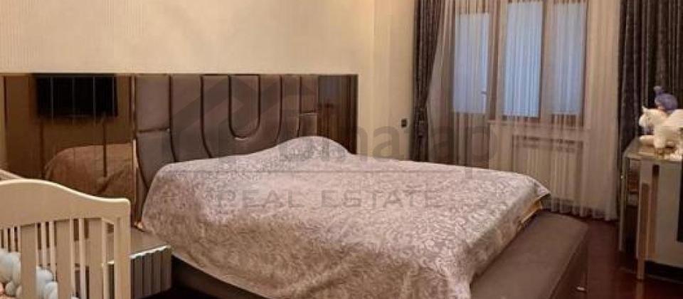 Mərkəz, Torqovaya və İçəri Şəhər m/s yaxın 4 otaqlı mənzil satılır/204 kv.m. - 5