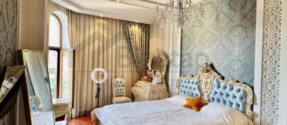 Mərkəz, Torqovaya və İçəri Şəhər m/s yaxın 4 otaqlı mənzil satılır/204 kv.m. - 6