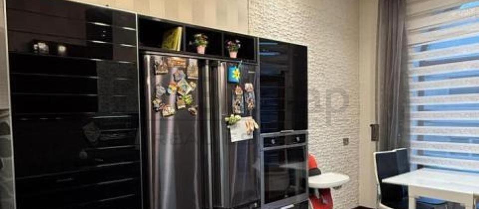 Mərkəz, Torqovaya və İçəri Şəhər m/s yaxın 4 otaqlı mənzil satılır/204 kv.m. - 9