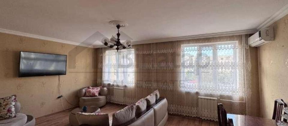 Badamdar, Araz market və 236№li məktəbin yanında 5 otaqlı mənzil satılır/120 kv.m. - 2