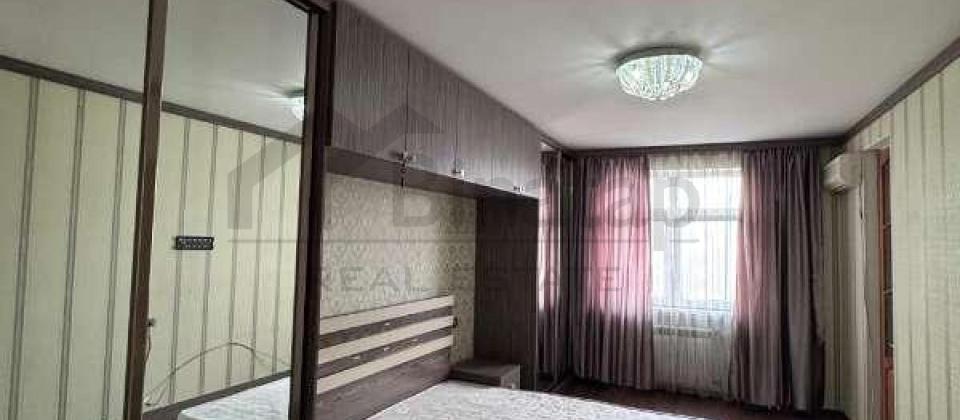 Badamdar, Araz market və 236№li məktəbin yanında 5 otaqlı mənzil satılır/120 kv.m. - 4