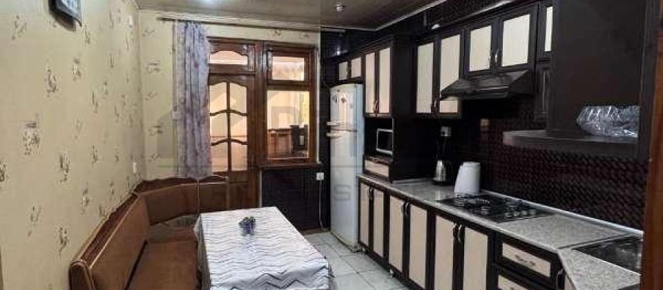 Badamdar, Araz market və 236№li məktəbin yanında 5 otaqlı mənzil satılır/120 kv.m. - 10