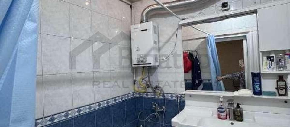 Badamdar, Araz market və 236№li məktəbin yanında 5 otaqlı mənzil satılır/120 kv.m. - 15