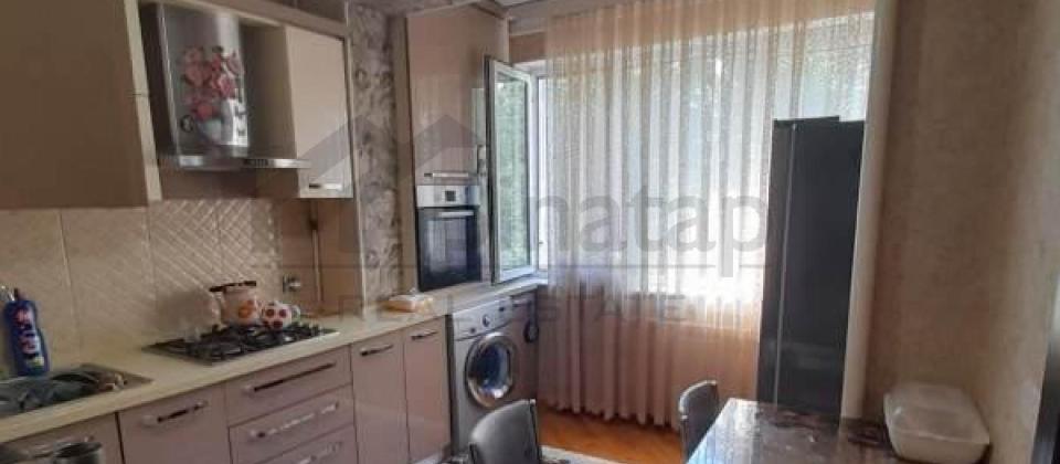 Mir Cəlal küçəsi, 9cu mkrn, Nizami m/s yaxın 4 otaqlı mənzil satılır/110 kv.m. - 10