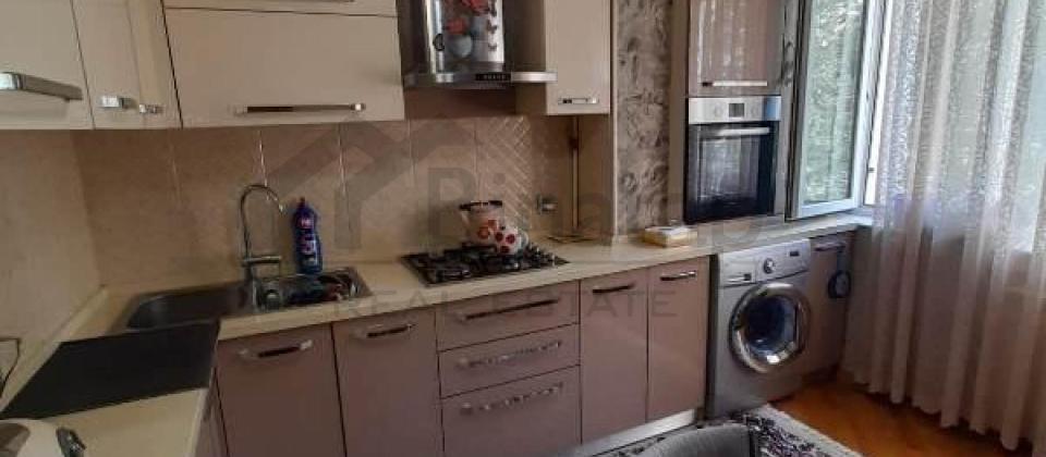 Mir Cəlal küçəsi, 9cu mkrn, Nizami m/s yaxın 4 otaqlı mənzil satılır/110 kv.m. - 11