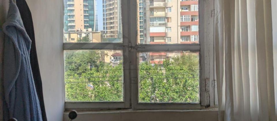 Kirayə verilir 1 otaqlı köhnə tikili, Elmlər m. - 9