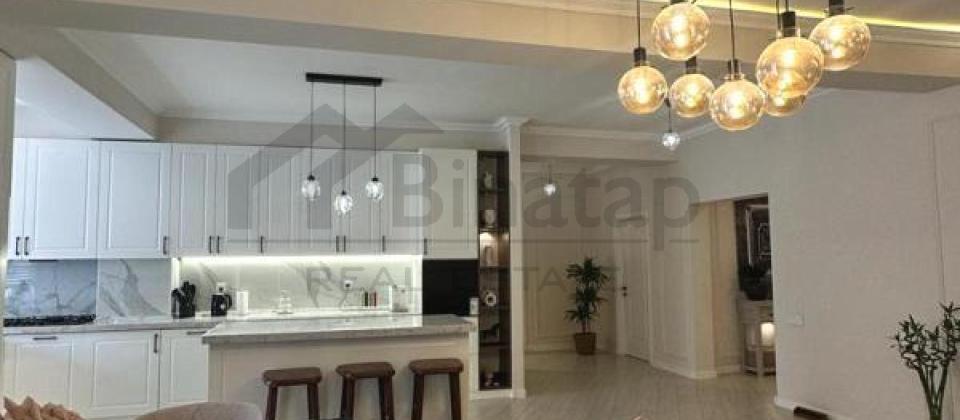 Tibb Universitetinin yanında 4 otaqlı mənzil satılır/175 kv.m. - 2