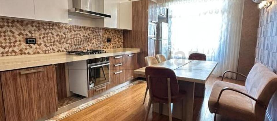 Bulvar, Port Baku ve Xetai m/s yaxin 3 otaqli menzil satilir/126 kv.m. - 10