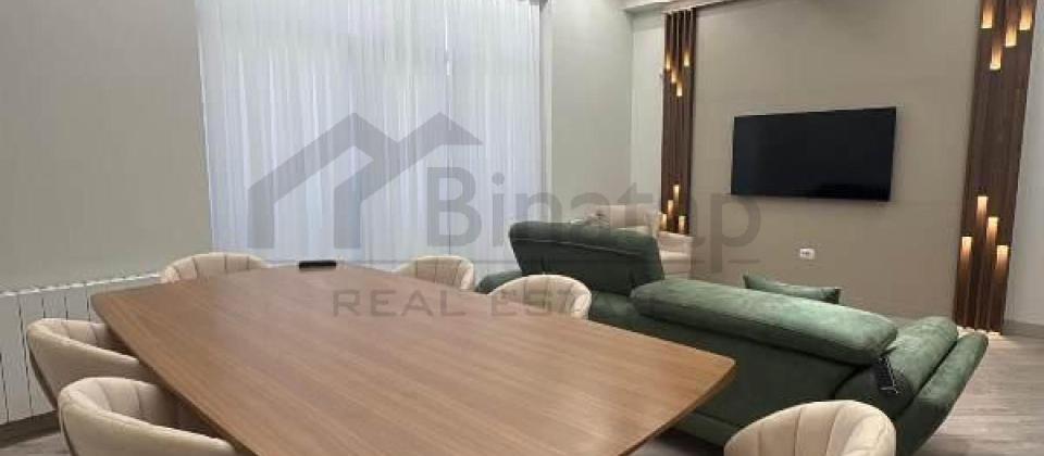 Azadliq prospekti, 28 May m/s yaninda 4 otaqli menzil satilir/120 kv.m. - 2