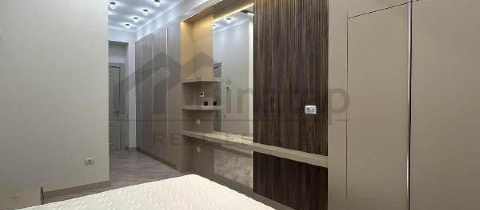 Azadliq prospekti, 28 May m/s yaninda 4 otaqli menzil satilir/120 kv.m. - 5