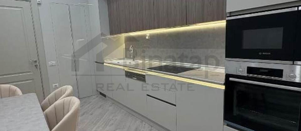 Azadliq prospekti, 28 May m/s yaninda 4 otaqli menzil satilir/120 kv.m. - 9