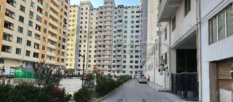 Tibb Universitetinin yaninda 4 otaqli pod mayak menzil satilir/170 kv.m. - 2