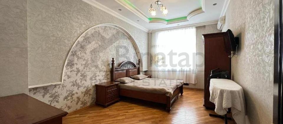 Tbilisi prospekti, İzmir parkin yaninda 3 otaqli menzil satilir/164 kv.m. - 9