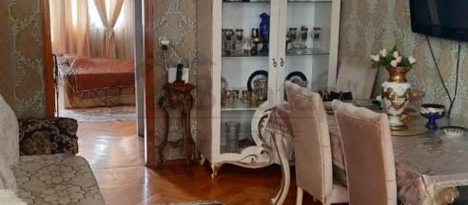 Memar Ecemi m/s yaninda 2 otaqli menzil satilir/45 kv.m. - 2