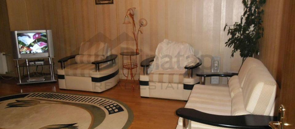 Kirayə verilir 3 otaqlı köhnə tikili 120 m², İnşaatçılar m. - 2
