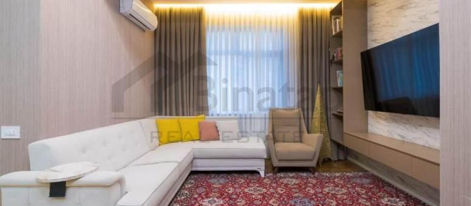 Azadliq prospekti, Nesimi bazarinin yaninda 3 otaqli menzil satilir/142 kv.m. - 2