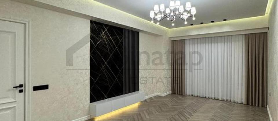 Azadliq prospekti, Nesimi bazari ve Tibb Universitetine yaxin 4 otaqli menzil satilir/168 kv.m. - 2