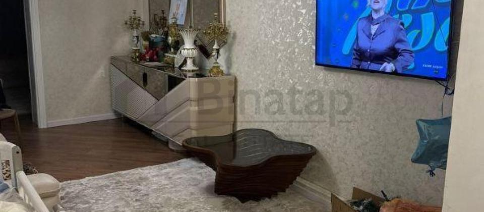 Huseyn Cavid parki ve Elmler Akademiyasi m/s yaxin 2 otaqli menzil satilir/55 kv.m. - 2