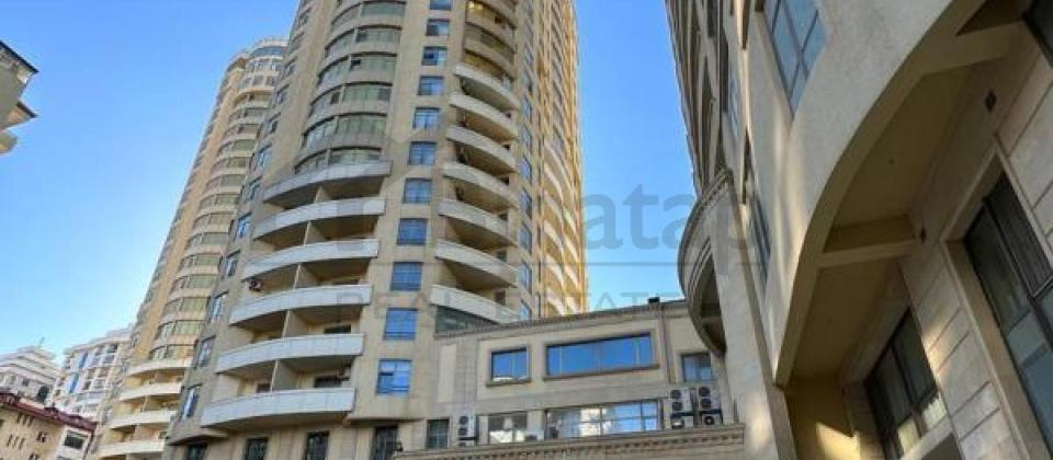 Statistika Komitesi ve Merkezi parkin yaninda 3 otaqli menzil satilir/127 kv.m. - 4