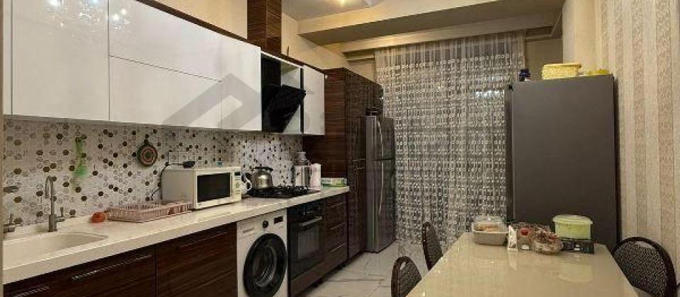 ABS Sefirliyinin yani, 28 May ve Genclik m/s yaxin 3 otaqli menzil satilir/135 kv.m. - 10