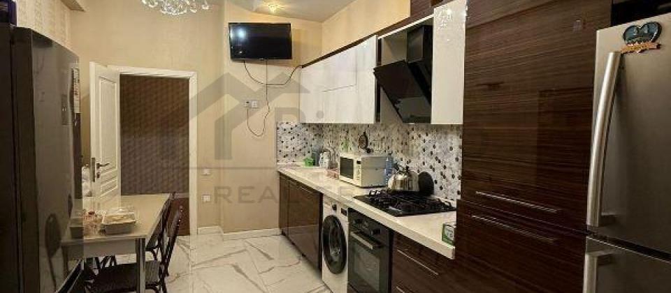 ABS Sefirliyinin yani, 28 May ve Genclik m/s yaxin 3 otaqli menzil satilir/135 kv.m. - 11