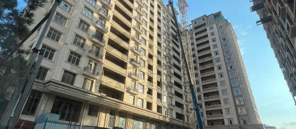 Metropark t/m ve Nerimanov m/s yaxin 4 otaqli menzil satilir/167 kv.m.