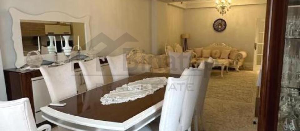 Huseyn Cavid prospekti, Elmler Akademiyasi m/s yaninda 3 otaqli menzil satilir/160 kv.m. - 2