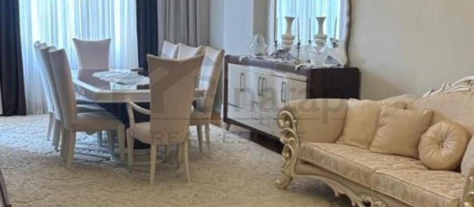 Huseyn Cavid prospekti, Elmler Akademiyasi m/s yaninda 3 otaqli menzil satilir/160 kv.m.