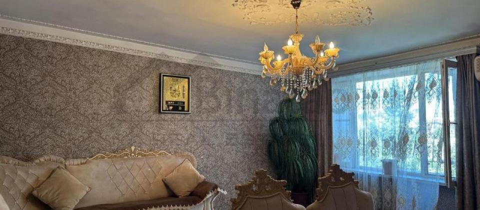 Ayna Sultanova heykeli ve Ataturk parkinin yaninda 3 otaqli menzil satilir/75 kv.m.