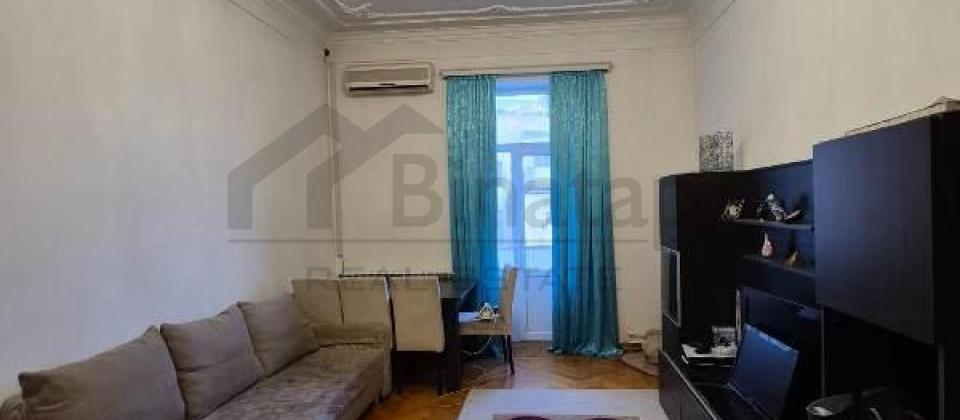 Merkezi park ve Statistika Komitesinin yani, Nizami m/s yaxin 3 otaqli menzil satilir/85 kv.m. - 2