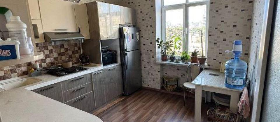 Sevil parki ve Rusiya Sefirliyinin yaninda 3 otaqli menzil satilir/75 kv.m. - 8