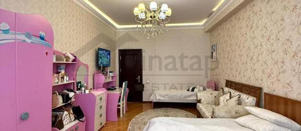 İnqlab, 8 Noyabr ve Tibb Universitetine yaxin 3 otaqli menzil satilir/145 kv.m. - 9