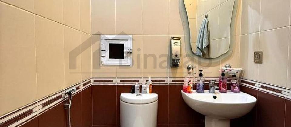 İnqlab, 8 Noyabr ve Tibb Universitetine yaxin 3 otaqli menzil satilir/145 kv.m. - 15