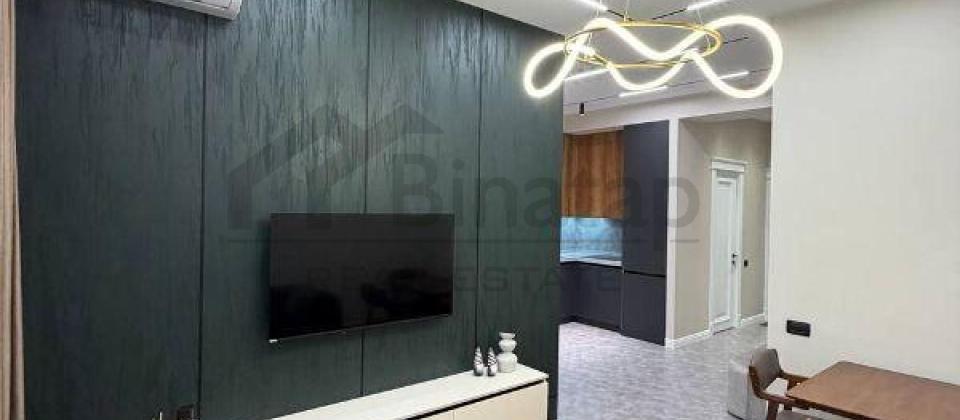 Sherq bazari, 28 May m/s ve Tehsil Nazirliyine yaxin 2 otaqli menzil satilir/51 kv.m. - 2