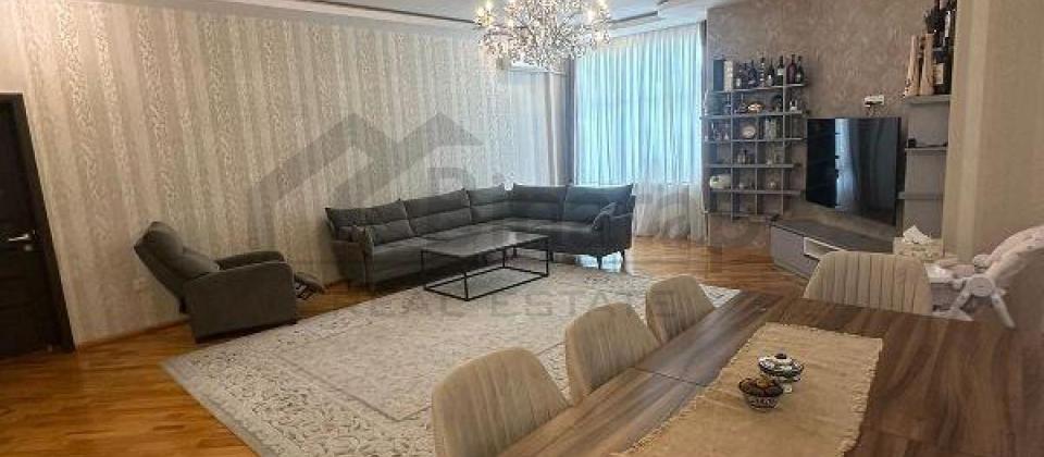 Yeni Yasamal, Gunesh petrol ve İnshaatchilar m/s yaxin 4 otaqli menzil satilir/150 kv.m. - 2