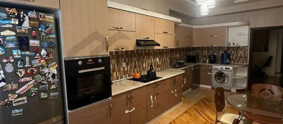 Yeni Yasamal, Gunesh petrol ve İnshaatchilar m/s yaxin 4 otaqli menzil satilir/150 kv.m. - 8