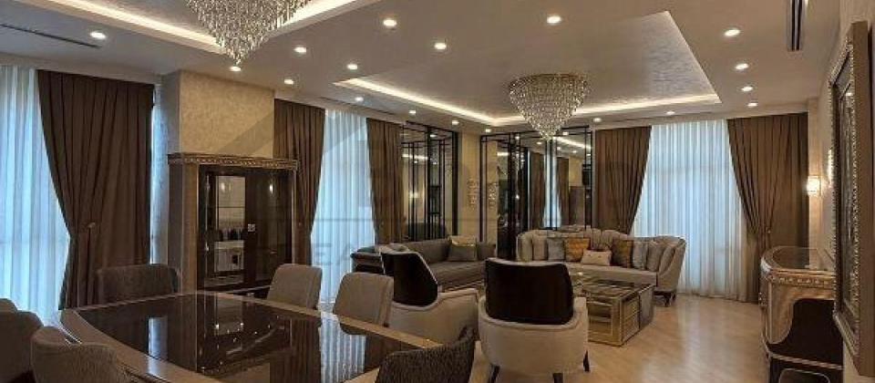 Semed Vurgun kuchesi, Zabitler parkinin yaninda 3 otaqli menzil satilir/160 kv.m. - 2