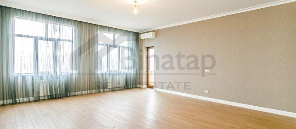 Semed Vurgun kuchesi, Zabitler parkinin yaninda 3 otaqli menzil satilir/153 kv.m. - 2