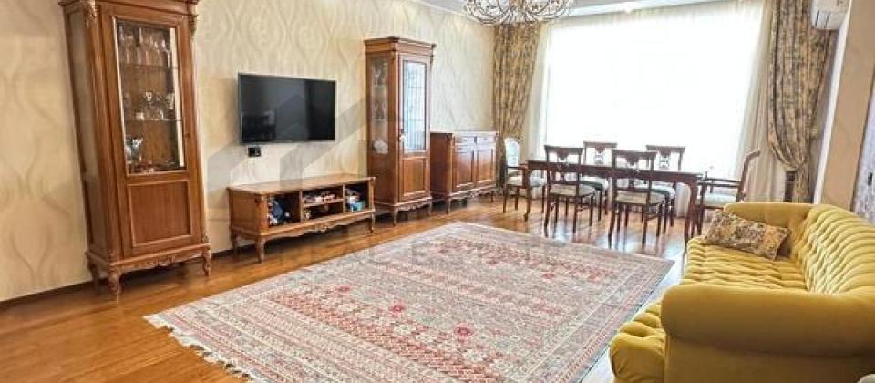 Xetai m/s, Bulvar ve Port Bakuya yaxin 3 otaqli menzil satilir/126 kv.m. - 2