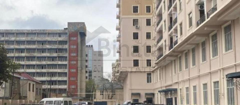 Olimpik Star ve Niaqara restoraninin yaninda 3 otaqli menzil satilir/137 kv.m. - 2