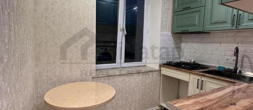 Fexri Xiyaban ve 20 №li mektebin yaninda 2 otaqli menzil satilir/46 kv.m. - 2