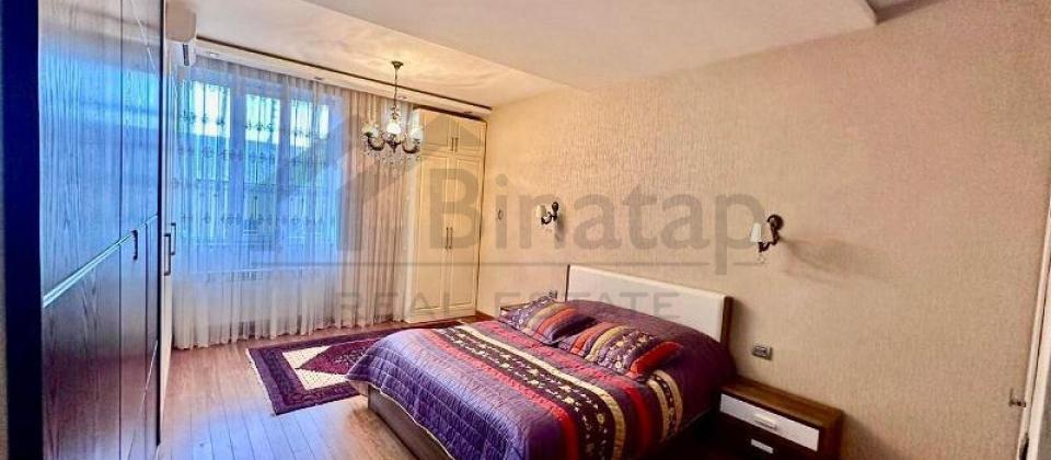 Tefekkur Universitetinin yani, 28 May m/s yaxin 4 otaqli menzil satilir/185 kv.m. - 2